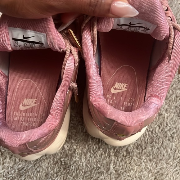 Nike Air Max Plus (Woman’s) - Picture 9 of 10